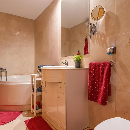 Apartamento 3 Bedroom Amazing In *